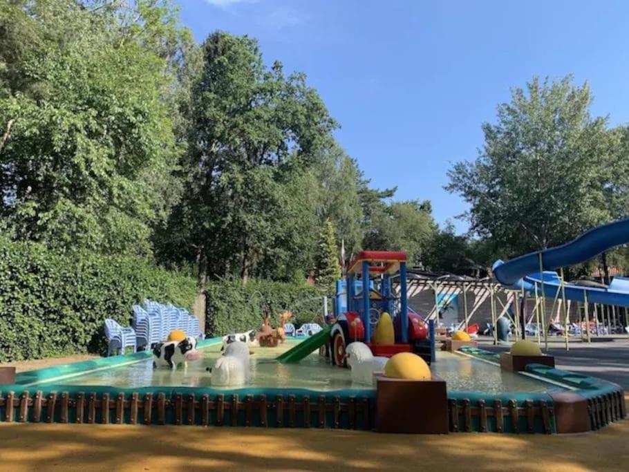 Te Huur: Leuke 4-Persoons Stacaravan Op Top Locatie! 헨덜루 외부 사진