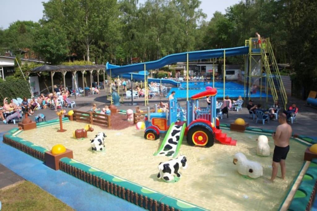 Te Huur: Leuke 4-Persoons Stacaravan Op Top Locatie! 헨덜루 외부 사진