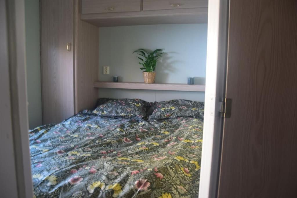 Te Huur: Leuke 4-Persoons Stacaravan Op Top Locatie! 헨덜루 외부 사진