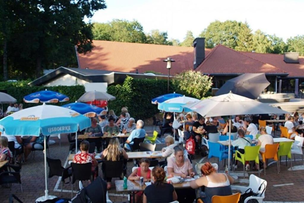 Te Huur: Leuke 4-Persoons Stacaravan Op Top Locatie! 헨덜루 외부 사진