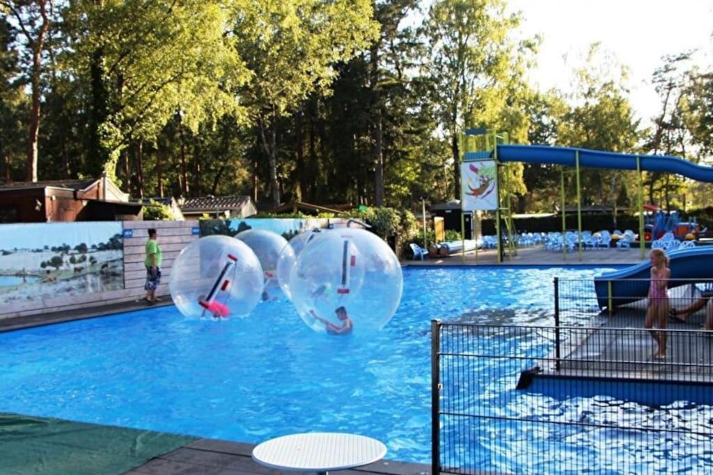 Te Huur: Leuke 4-Persoons Stacaravan Op Top Locatie! 헨덜루 외부 사진